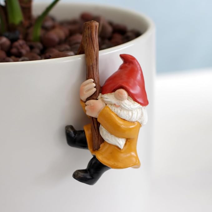 Set of 3 Cute Climbing Gnome Figurines Flower Pot Hugger, Resin Hanging Gnomes Statue Outdoor Decor Fence Ornaments for Patio Lawn Garden Yard