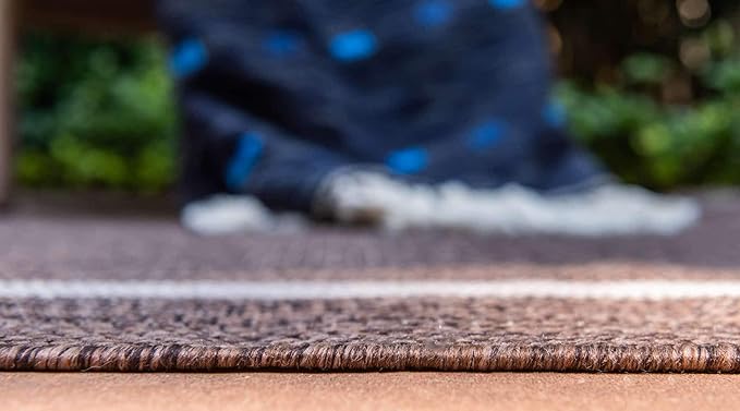 Unique Loom Outdoor Border Collection Area Rug - Soft Border (5' 3" x 8' Rectangle, Brown/ Ivory)