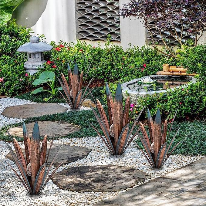 2 PCS Metal Agave Sculpture Decoration, Vintage Country Hand-Painted Sculpture DIY Metal Agave Plant, Home Garden Courtyard Lawn Outdoor Decoration (2PCS-LED)